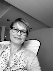 Black and white photo of Jennifer Dekker